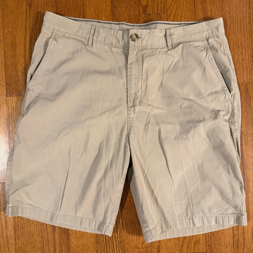 Johnnie-O Men's Tan Shorts Size 38